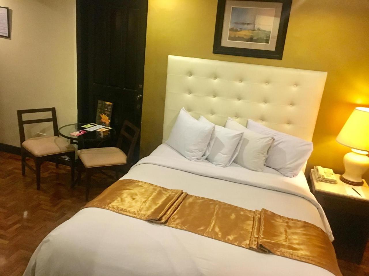 Lourdes Suites Makati City Exterior photo