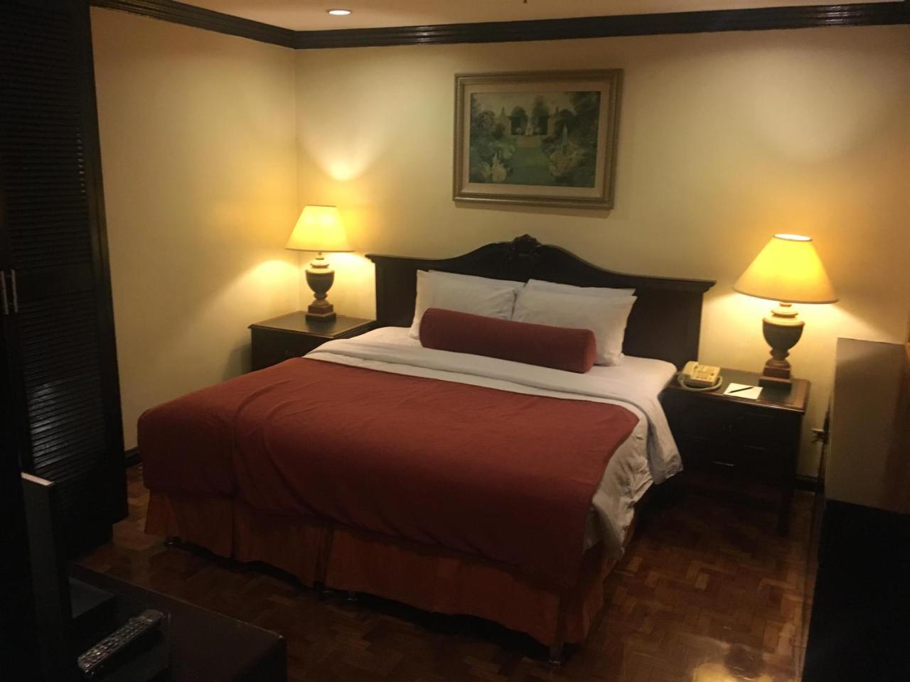Lourdes Suites Makati City Exterior photo